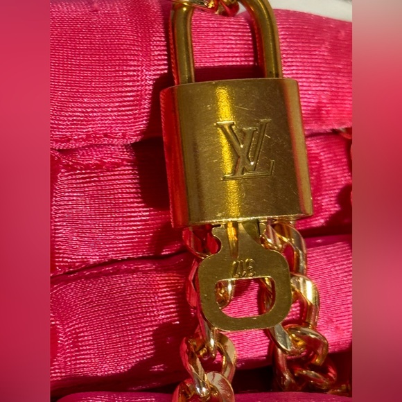 LOUIS VUITTON #317 lock and key necklace AUTHENTIC - Picture 4 of 10